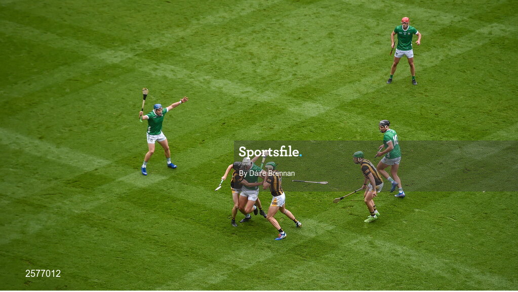 23 July 2023; Kyle Hayes of Limerick in action against Paddy Deegan, right, and Tom Phelan of Kilkenny during the GAA Hurling All-Ireland Senior Championship final match between Kilkenny and Limerick at Croke Park in Dublin. Photo by Daire Brennan/Sportsfile