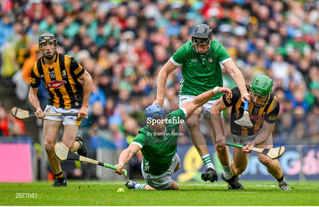 23 July 2023; Mike Casey, left, and Diarmaid Byrnes of Limerick contest possession with Martin Keoghan of Kilkenny during the GAA Hurling All-Ireland Senior Championship final match between Kilkenny and Limerick at Croke Park in Dublin. Photo by Brendan Moran/Sportsfile
