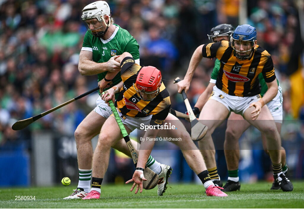 23 July 2023; Adrian Mullen of Kilkenny in action against Cian Lynch of Limerick during the GAA Hurling All-Ireland Senior Championship final match between Kilkenny and Limerick at Croke Park in Dublin. Photo by Piaras Ó Mídheach/Sportsfile