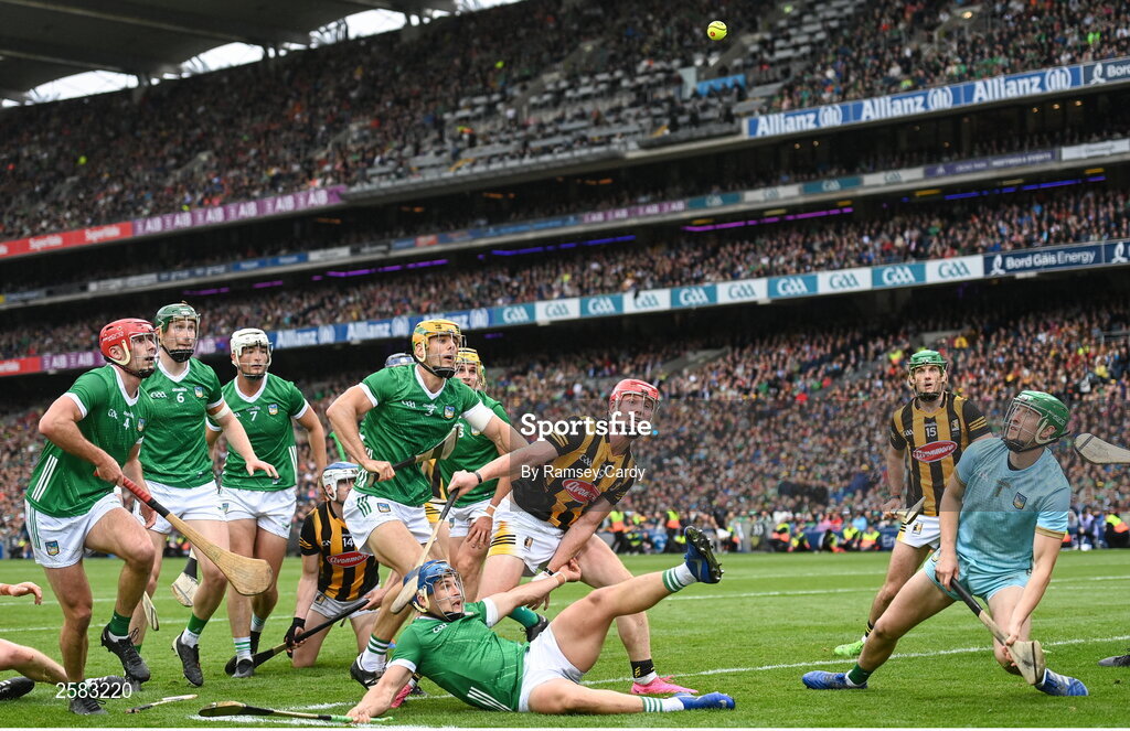 23 July 2023; Players from both teams wait for the sliotar to land during the GAA Hurling All-Ireland Senior Championship final match between Kilkenny and Limerick at Croke Park in Dublin. Photo by Ramsey Cardy/Sportsfile