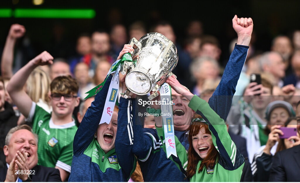 23 July 2023; Limerick manager John Kiely, with his daughters Ruth, left, and Aoife, lifts the Liam MacCarthy Cup after the GAA Hurling All-Ireland Senior Championship final match between Kilkenny and Limerick at Croke Park in Dublin. Photo by Ramsey Cardy/Sportsfile