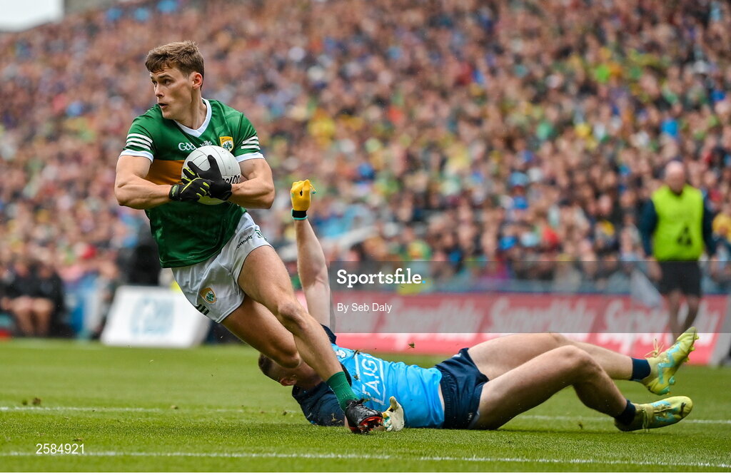 30 July 2023; Gavin White of Kerry evades Dublin's Paddy Small during the GAA Football All-Ireland Senior Championship final match between Dublin and Kerry at Croke Park in Dublin. Photo by Seb Daly/Sportsfile