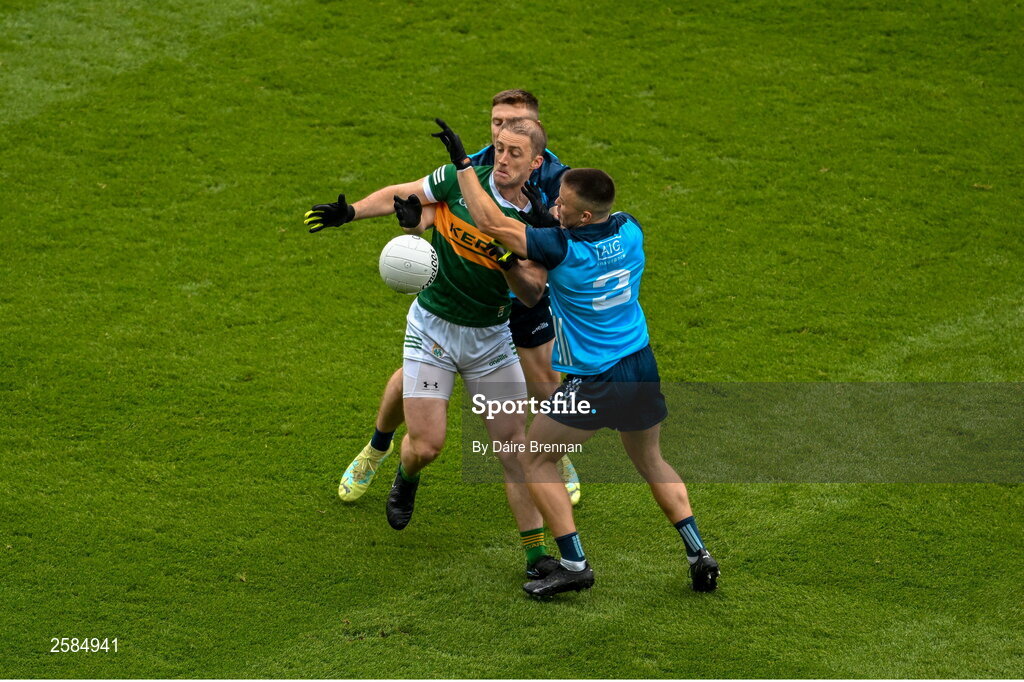 30 July 2023; Stephen O'Brien of Kerry in action against John Small, left, and Eoin Murchan of Dublin during the GAA Football All-Ireland Senior Championship final match between Dublin and Kerry at Croke Park in Dublin. Photo by Daire Brennan/Sportsfile
