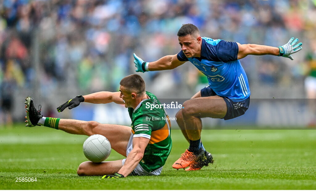 30 July 2023; Sean O'Shea of Kerry in action against Brian Howard of Dublin during the GAA Football All-Ireland Senior Championship final match between Dublin and Kerry at Croke Park in Dublin. Photo by Eóin Noonan/Sportsfile