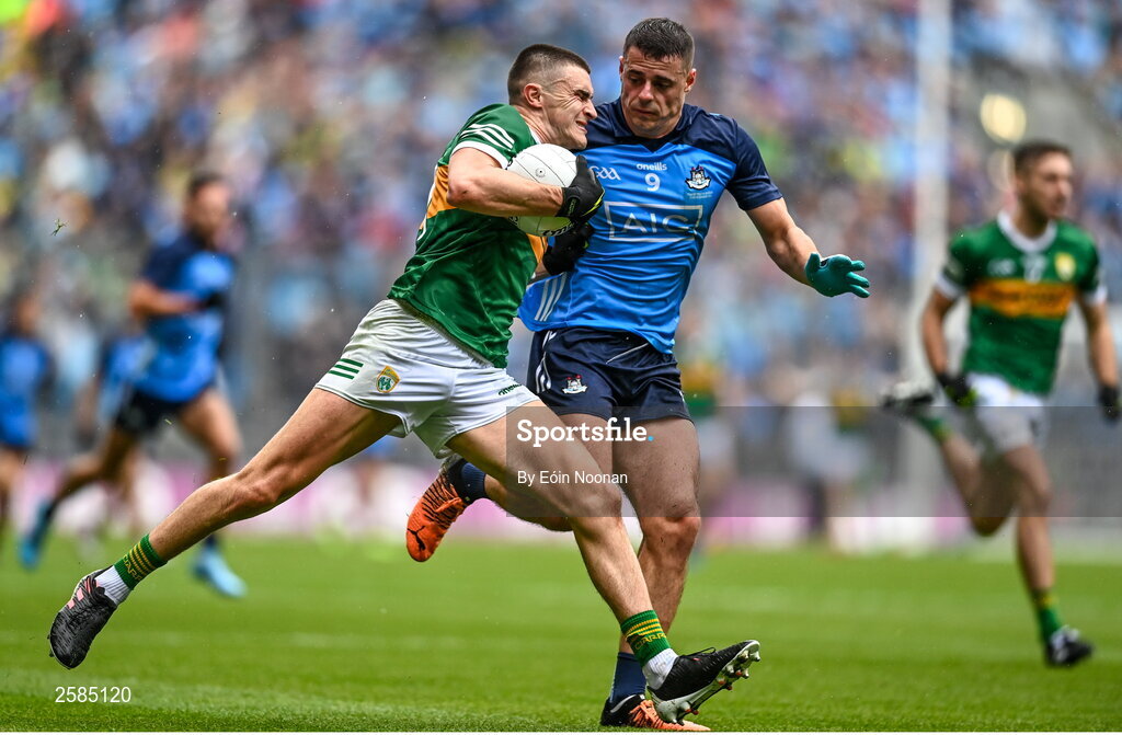 30 July 2023; Sean O'Shea of Kerry in action against Brian Howard of Dublin during the GAA Football All-Ireland Senior Championship final match between Dublin and Kerry at Croke Park in Dublin. Photo by Eóin Noonan/Sportsfile