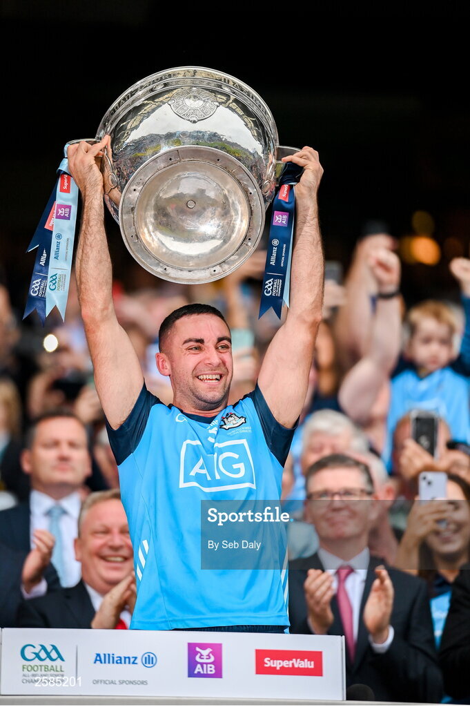 30 July 2023; Dublin captain James McCarthy lifts the Sam Maguire Cup after his side's victory in the GAA Football All-Ireland Senior Championship final match between Dublin and Kerry at Croke Park in Dublin. Photo by Seb Daly/Sportsfile