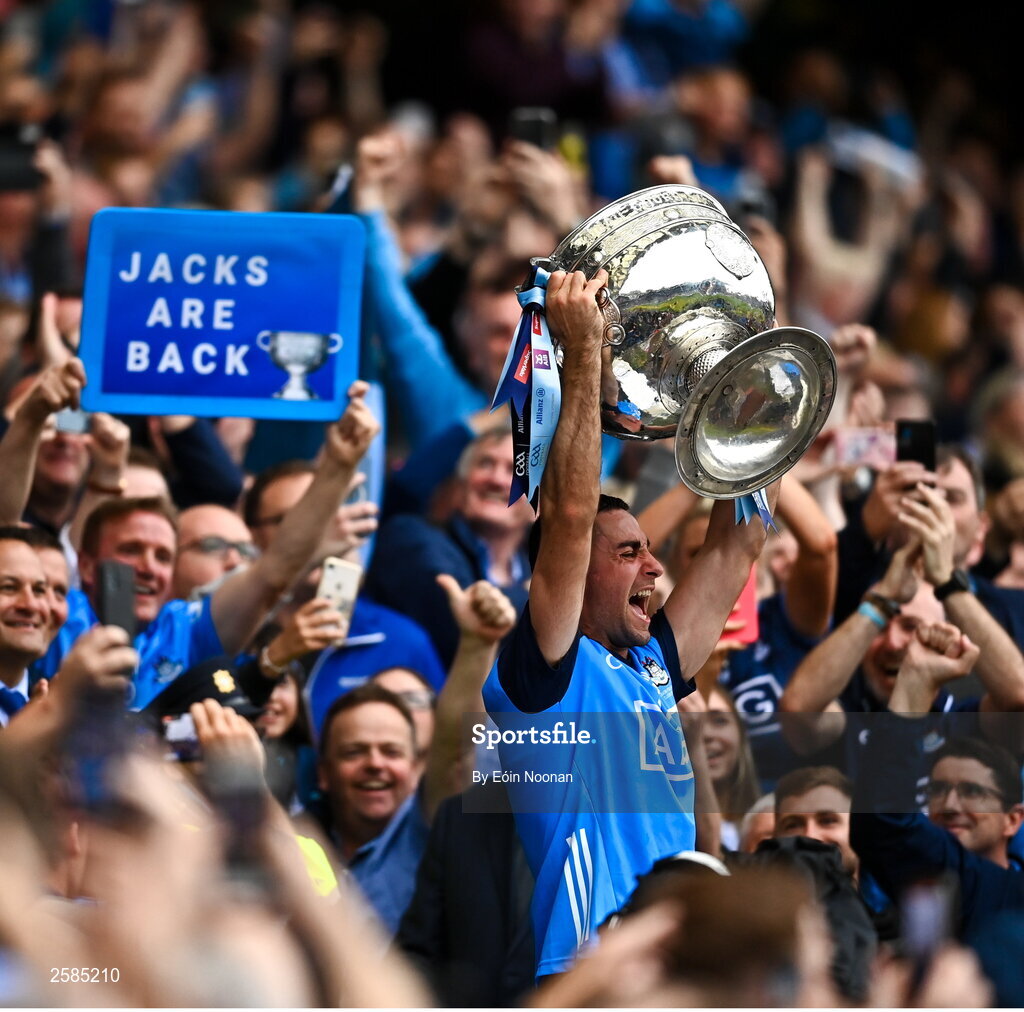 30 July 2023; Dublin captain James McCarthy lifts the Sam Maguire Cup after his side's victory in the GAA Football All-Ireland Senior Championship final match between Dublin and Kerry at Croke Park in Dublin. Photo by Eóin Noonan/Sportsfile