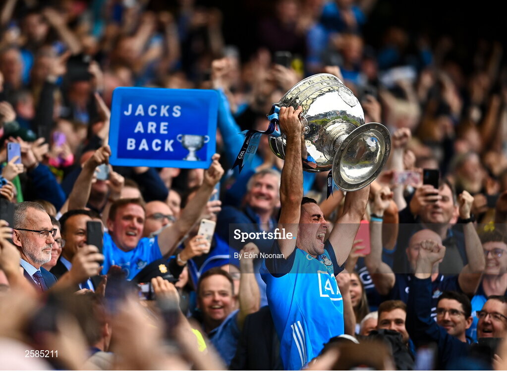 30 July 2023; Dublin captain James McCarthy lifts the Sam Maguire Cup after his side's victory in the GAA Football All-Ireland Senior Championship final match between Dublin and Kerry at Croke Park in Dublin. Photo by Eóin Noonan/Sportsfile