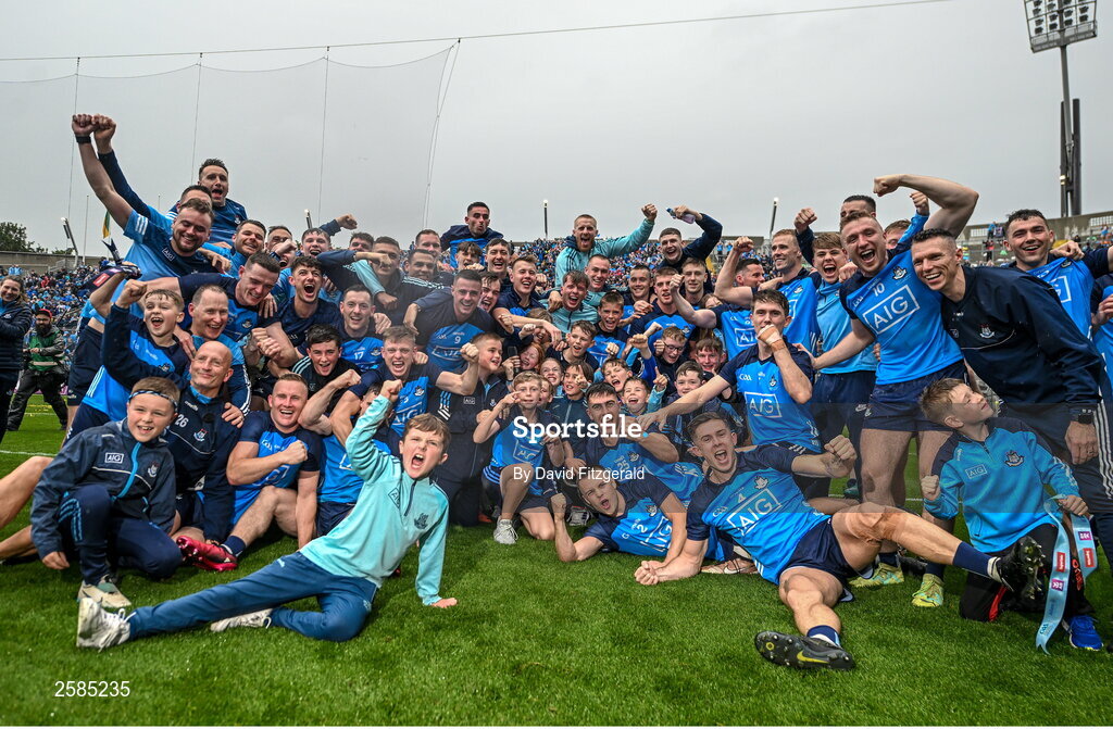 30 July 2023; The Dublin team celebrate with the Sam Maguire cup after the GAA Football All-Ireland Senior Championship final match between Dublin and Kerry at Croke Park in Dublin. Photo by David Fitzgerald/Sportsfile