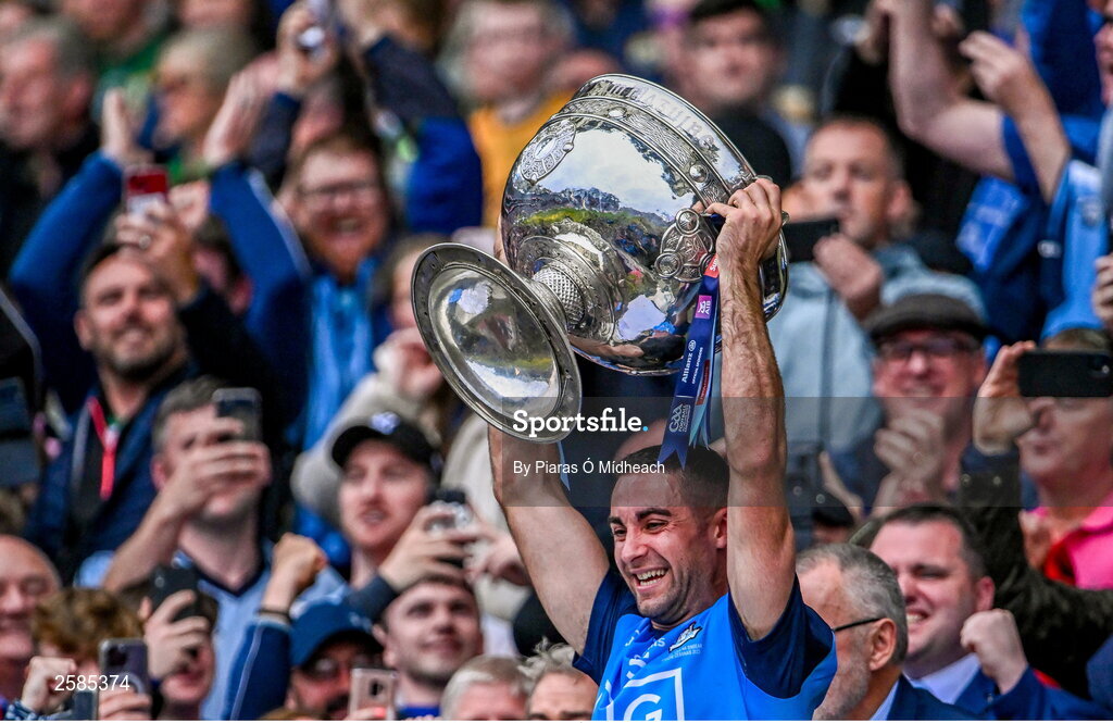 30 July 2023; Dublin captain James McCarthy lifts the Sam Maguire Cup after his side's victory in the GAA Football All-Ireland Senior Championship final match between Dublin and Kerry at Croke Park in Dublin. Photo by Piaras Ó Mídheach/Sportsfile