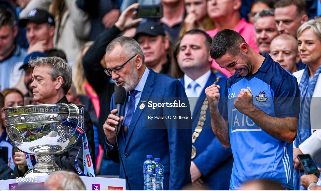 30 July 2023; Dublin captain James McCarthy celebrates as he prepares to lift the Sam Maguire Cup after his side's victory in the GAA Football All-Ireland Senior Championship final match between Dublin and Kerry at Croke Park in Dublin. Photo by Piaras Ó Mídheach/Sportsfile