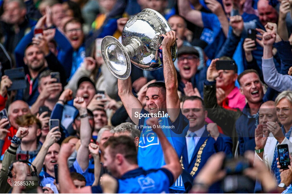 30 July 2023; Dublin captain James McCarthy lifts the Sam Maguire Cup after his side's victory in the GAA Football All-Ireland Senior Championship final match between Dublin and Kerry at Croke Park in Dublin. Photo by Piaras Ó Mídheach/Sportsfile