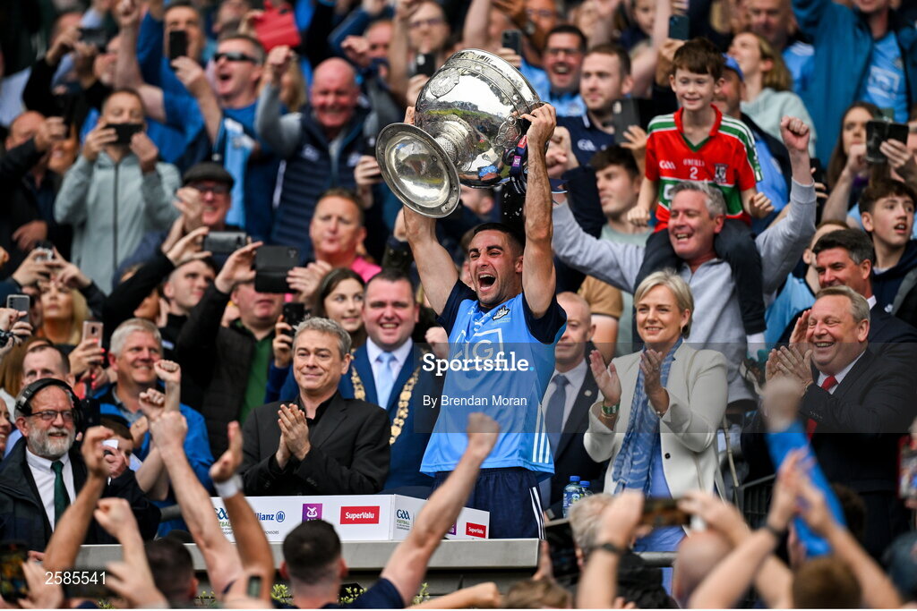 30 July 2023; Dublin captain James McCarthy lifts the Sam Maguire Cup after his side's victory in the GAA Football All-Ireland Senior Championship final match between Dublin and Kerry at Croke Park in Dublin. Photo by Brendan Moran/Sportsfile