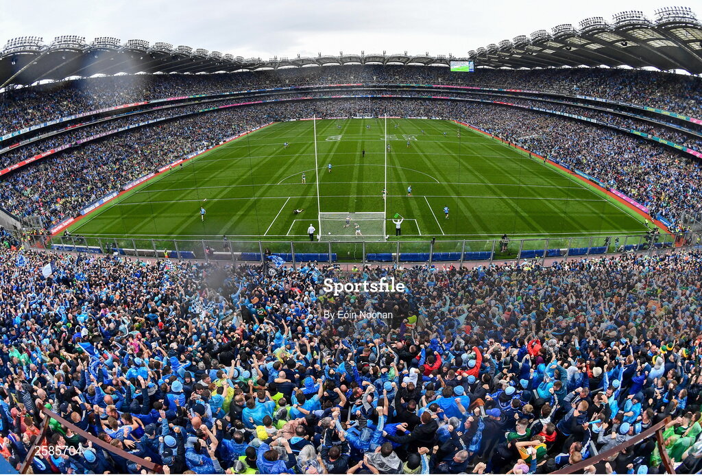 30 July 2023; The umpire waves the green flag after Paddy Small of Dublin scored his side's first goal during the GAA Football All-Ireland Senior Championship final match between Dublin and Kerry at Croke Park in Dublin. Photo by Eóin Noonan/Sportsfile