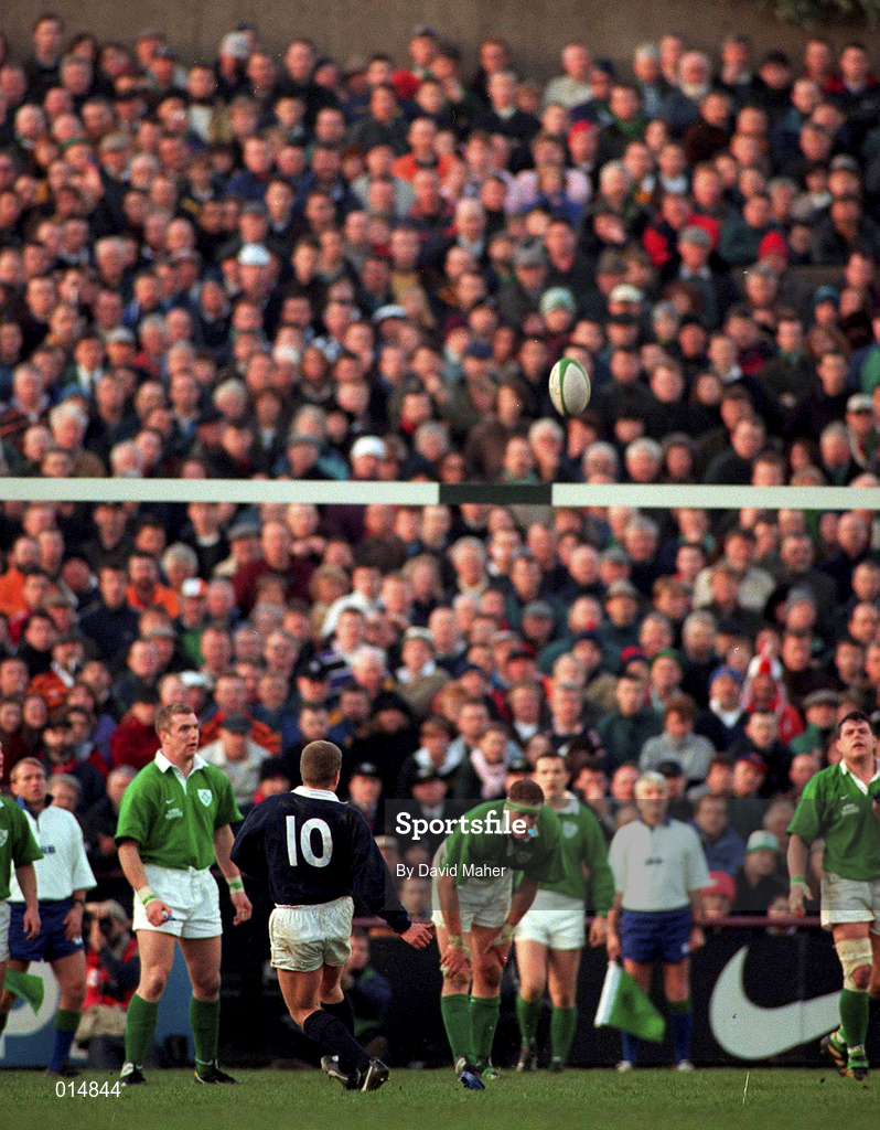 7 February 1998; Craig Chalmers of Scotland kicks a penalty during the Five Nations Rugby Championship match between Ireland and Scotland at Lansdowne Road in Dublin, Ireland. Photo by David Maher/Sportsfile
