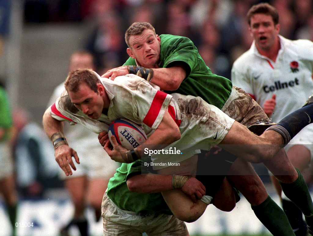 4 April 1998; Laurence Dallaglio of England is tackled by Paul Wallace, left, and David Corkery of Ireland during the Five Nations Rugby Championship match between England and Ireland at Twickenham Stadium in London, England. Photo by Brendan Moran/Sportsfile