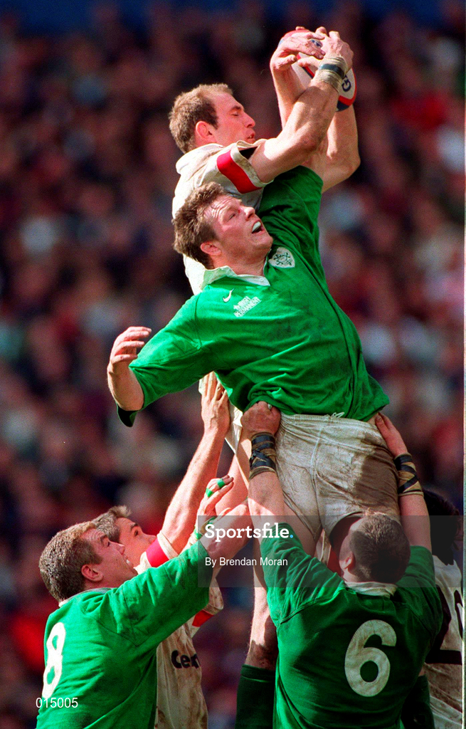 4 April 1998; Malcolm O'Kelly of Ireland and Laurence Dallaglio of England contest a lineout during the Five Nations Rugby Championship match between England and Ireland at Twickenham Stadium in London, England. Photo by Brendan Moran/Sportsfile