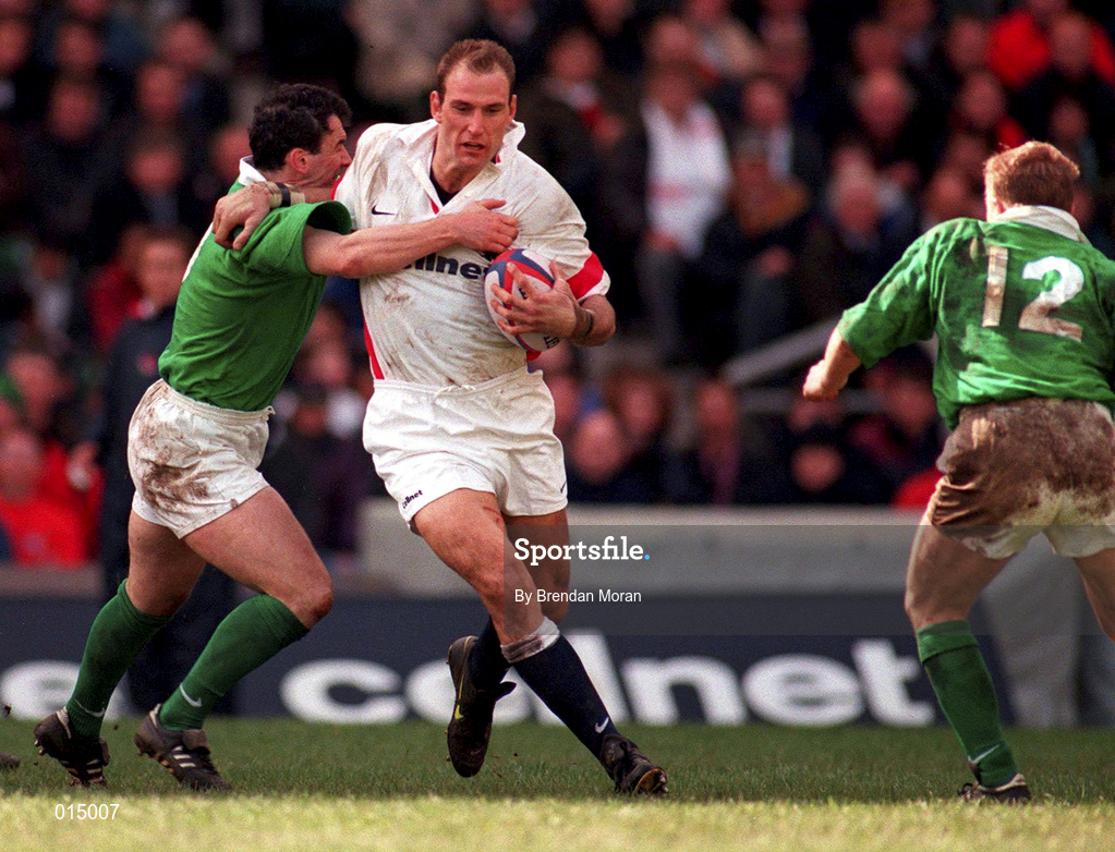 4 April 1998; Laurence Dallaglio of England is tackled by Eric Elwood of Ireland during the Five Nations Rugby Championship match between England and Ireland at Twickenham Stadium in London, England. Photo by Brendan Moran/Sportsfile
