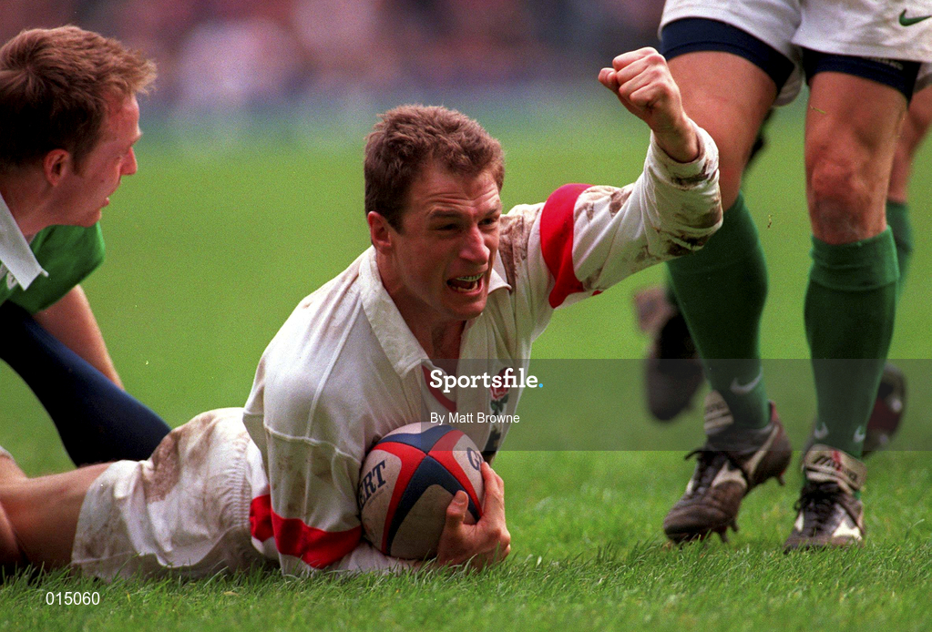 4 April 1998; Mike Catt of England celebrates after scoring a try during the Five Nations Rugby Championship match between England and Ireland at Twickenham Stadium in London, England. Photo by Matt Browne/Sportsfile