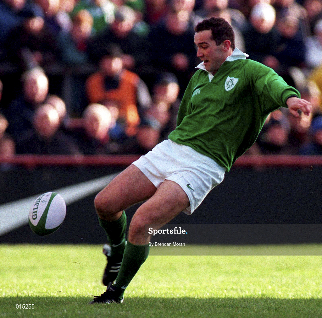 7 February 1998; Conor O'Shea of Ireland during the Five Nations Rugby Championship match between Ireland and Scotland at Lansdowne Road in Dublin, Ireland. Photo by Brendan Moran/Sportsfile