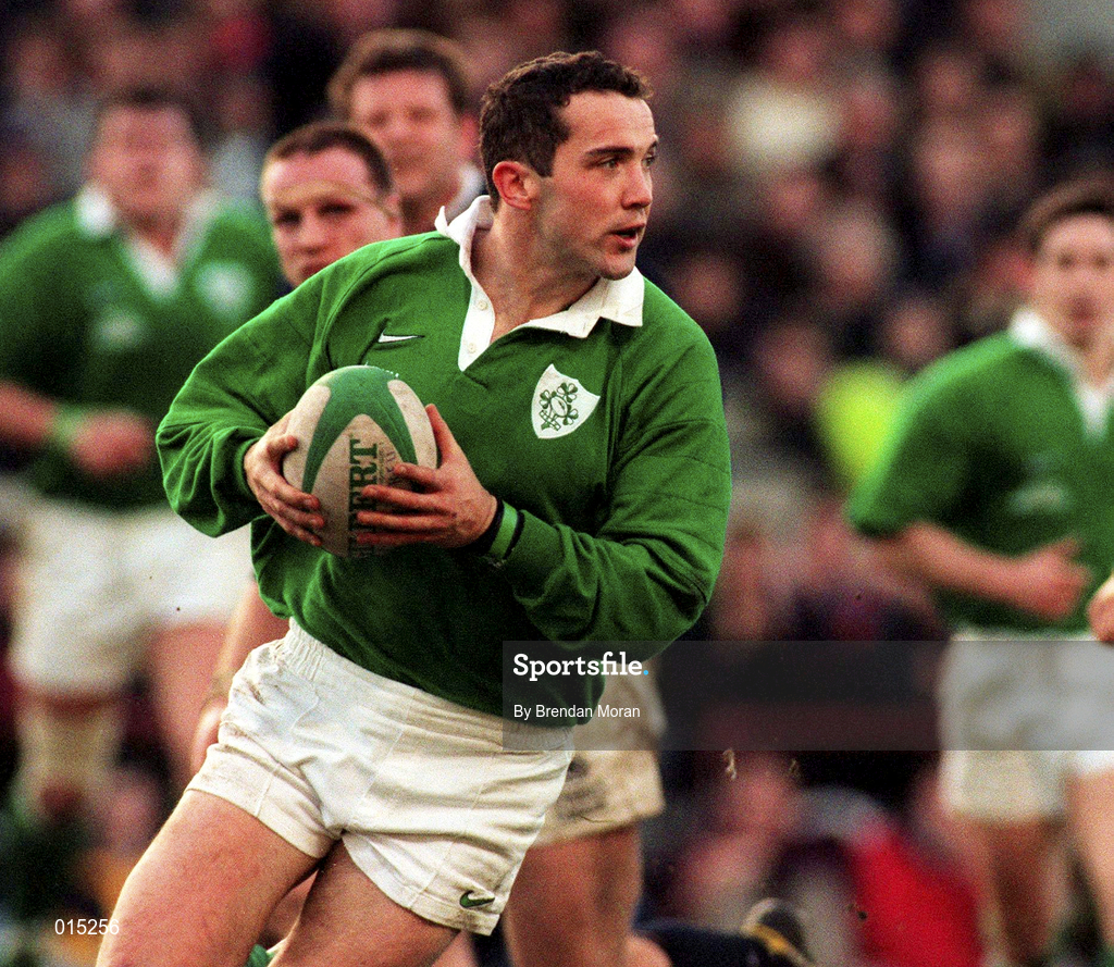 7 February 1998; Conor O'Shea of Ireland during the Five Nations Rugby Championship match between Ireland and Scotland at Lansdowne Road in Dublin, Ireland. Photo by Brendan Moran/Sportsfile