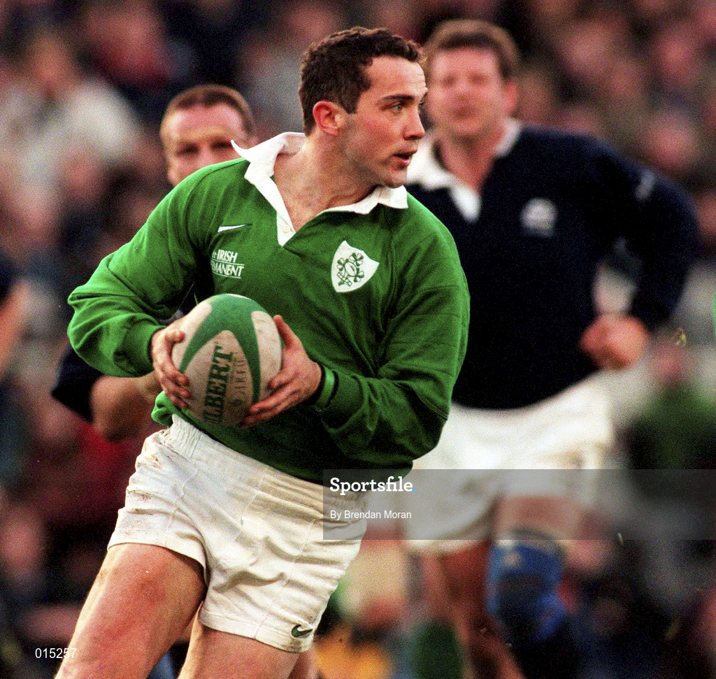 7 February 1998; Conor O'Shea of Ireland during the Five Nations Rugby Championship match between Ireland and Scotland at Lansdowne Road in Dublin, Ireland. Photo by Brendan Moran/Sportsfile