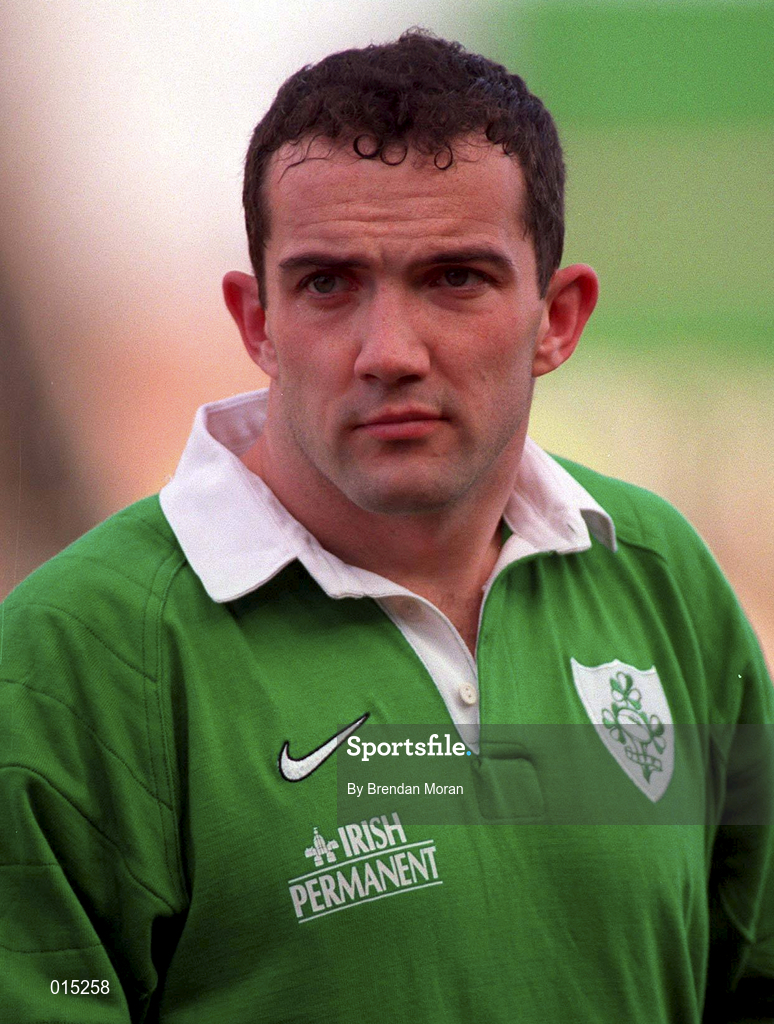7 February 1998; Conor O'Shea of Ireland prior to the Five Nations Rugby Championship match between Ireland and Scotland at Lansdowne Road in Dublin, Ireland. Photo by Brendan Moran/Sportsfile