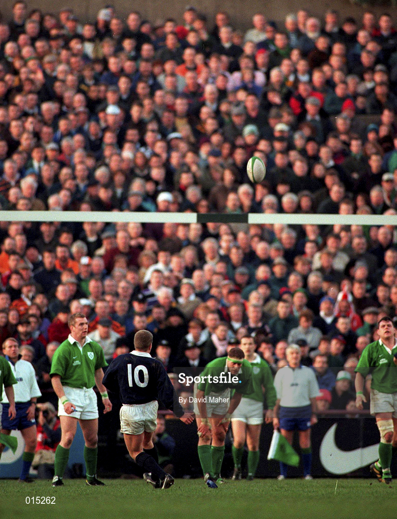 7 February 1998; Craig Chalmers of Scotland kicks a penalty during the Five Nations Rugby Championship match between Ireland and Scotland at Lansdowne Road in Dublin, Ireland. Photo by David Maher/Sportsfile