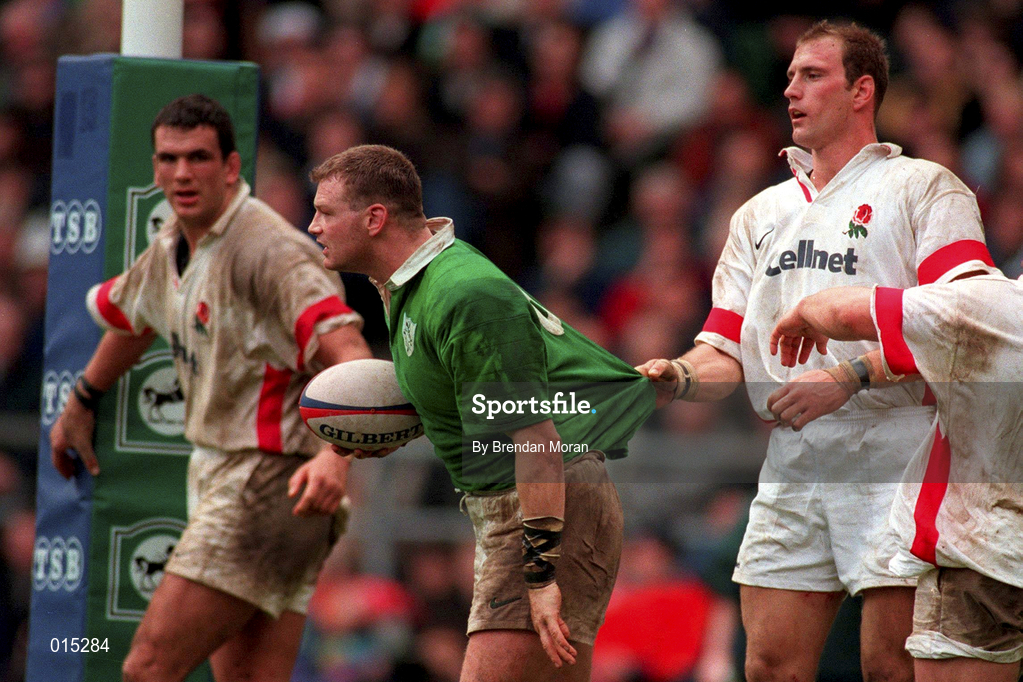 4 April 1998; David Corkery of Ireland has his jersey pulled by Laurence Dallaglio of England during the Five Nations Rugby Championship match between England and Ireland at Twickenham Stadium in London, England. Photo by Brendan Moran/Sportsfile