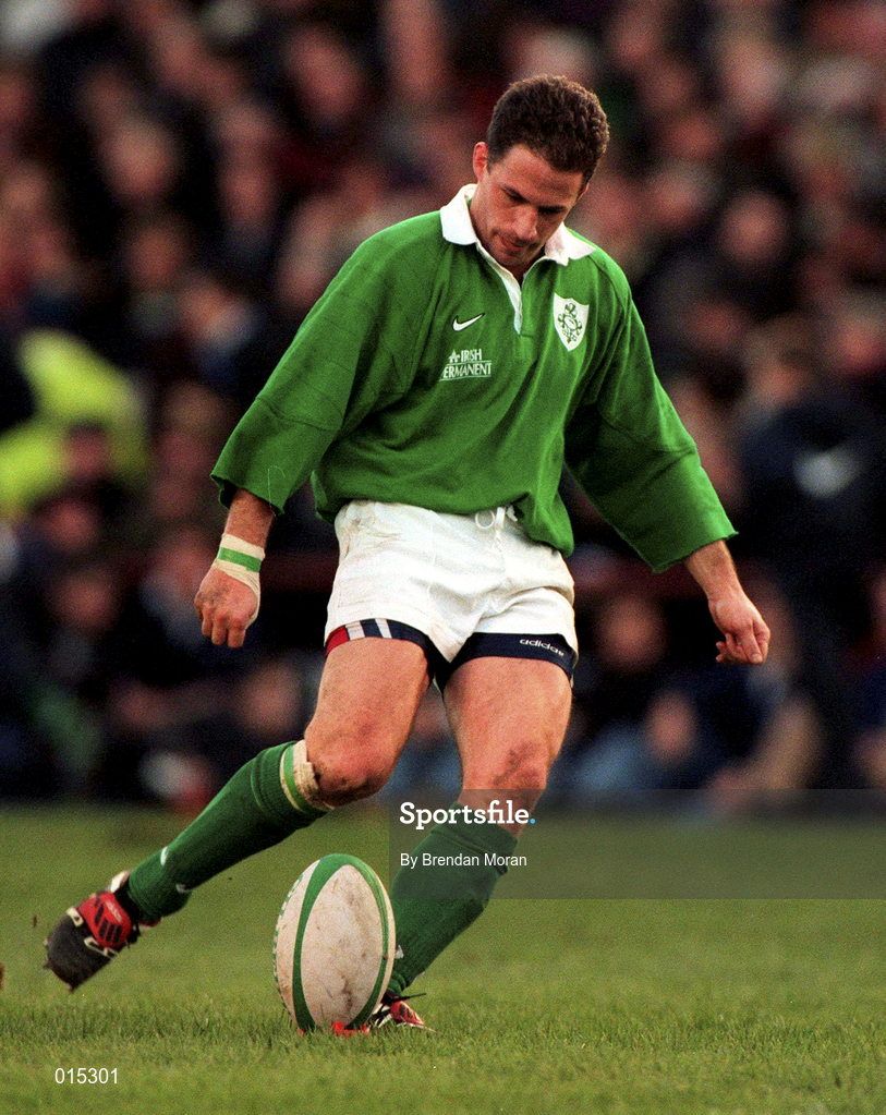 7 February 1998; David Humphreys of Ireland during the Five Nations Rugby Championship match between Ireland and Scotland at Lansdowne Road in Dublin, Ireland. Photo by Brendan Moran/Sportsfile