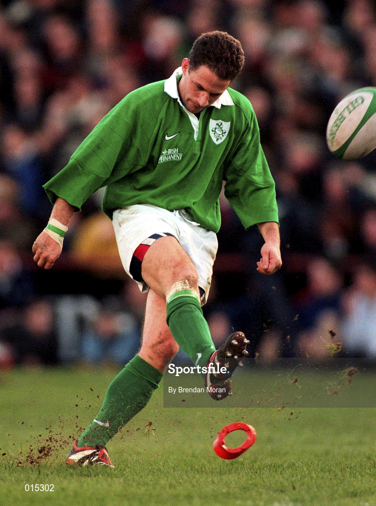7 February 1998; David Humphreys of Ireland during the Five Nations Rugby Championship match between Ireland and Scotland at Lansdowne Road in Dublin, Ireland. Photo by Brendan Moran/Sportsfile