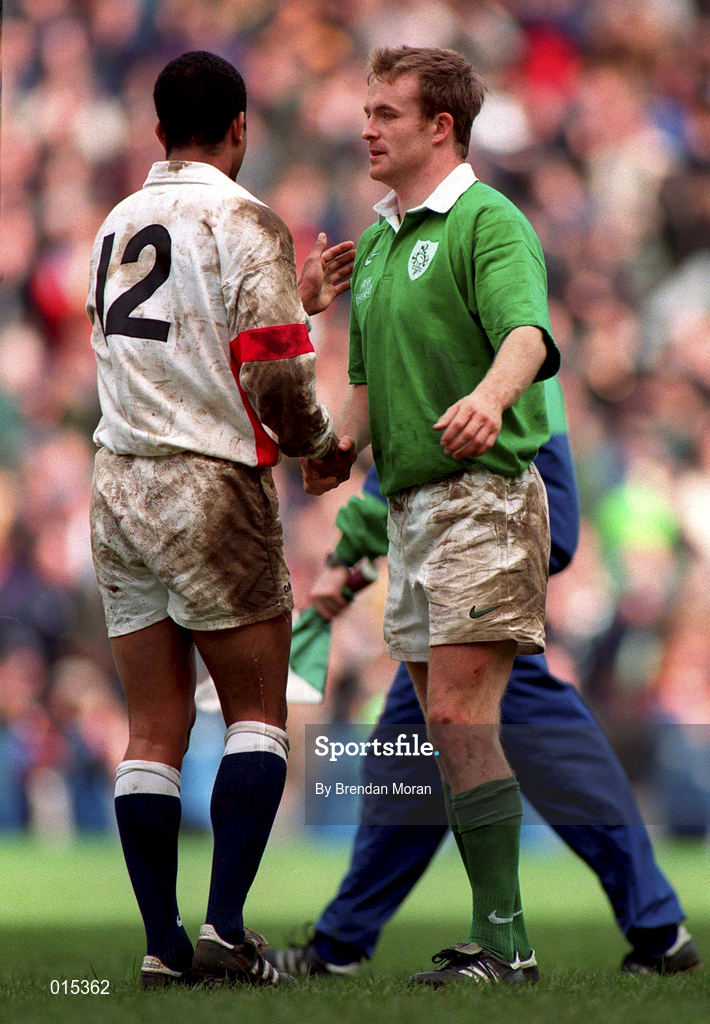 4 April 1998; Denis Hickie of Ireland, right, and Jeremy Guscott of England after the Five Nations Rugby Championship match between England and Ireland at Twickenham Stadium in London, England. Photo by Brendan Moran/Sportsfile
