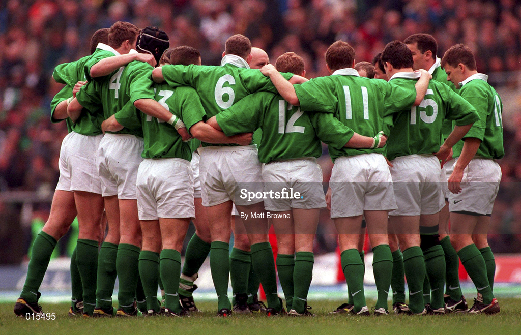 4 April 1998; The Ireland team huddle prior to the Five Nations Rugby Championship match between England and Ireland at Twickenham Stadium in London, England. Photo by Matt Browne/Sportsfile