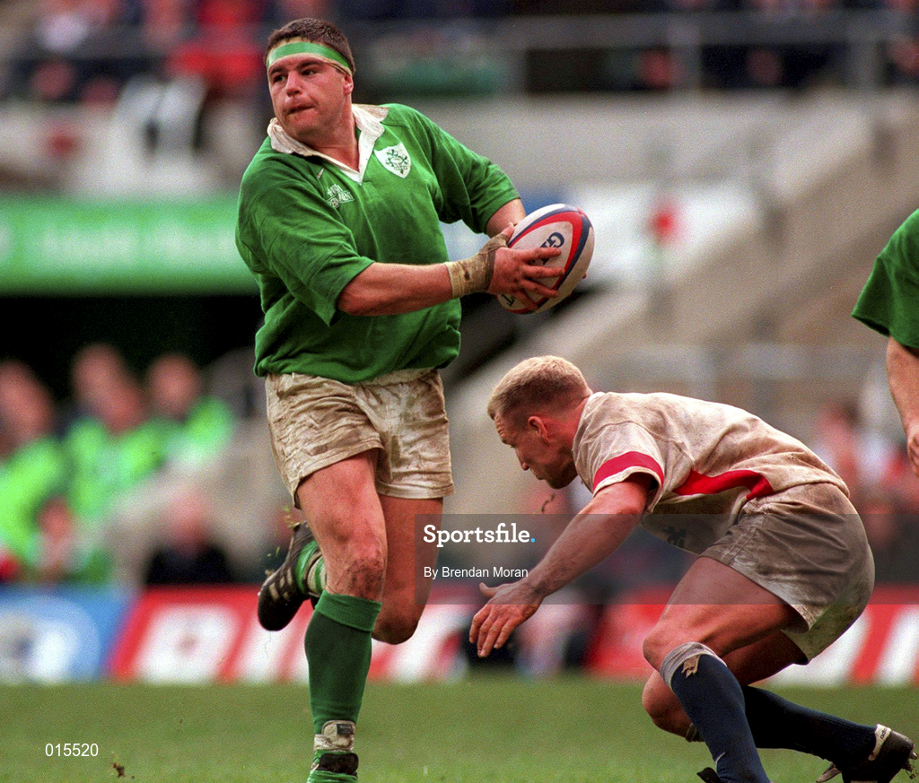 4 April 1998; Reggie Corrigan of Ireland in action against Neil Back of England during the Five Nations Rugby Championship match between England and Ireland at Twickenham Stadium in London, England. Photo by Brendan Moran/Sportsfile