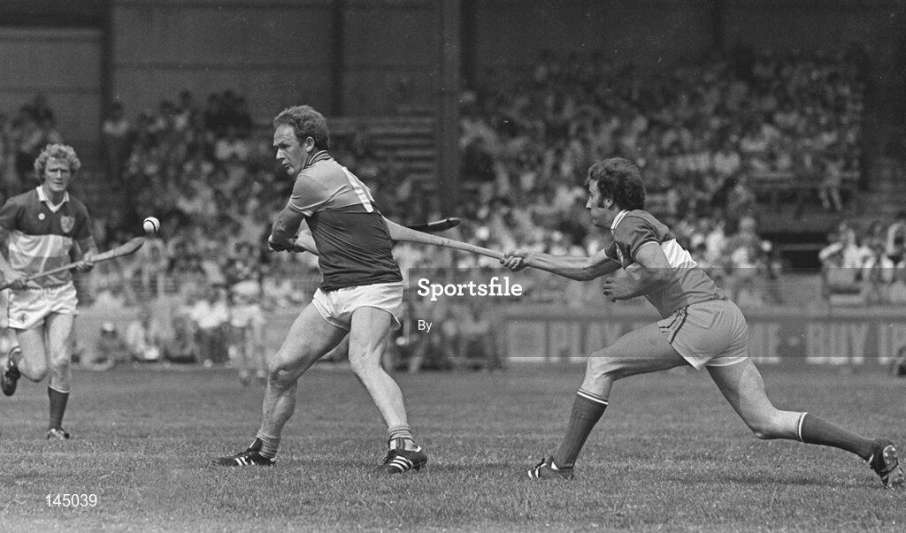 31 July 1984; Tony Doran, Wexford, in action against Eugene Coughlan, Offaly.  Leinster senior hurling final, Offaly v Wexford, Cork Park, Dublin. Picture Credit; Ray McManus / SPORTSFILE