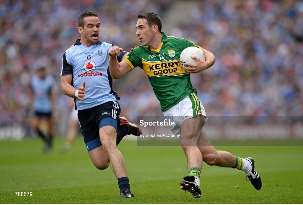 1 September 2013; Declan O'Sullivan, Kerry, in action against Ger Brennan, Dublin. GAA Football All-Ireland Senior Championship, Semi-Final, Dublin v Kerry, Croke Park, Dublin. Picture credit: Stephen McCarthy / SPORTSFILE