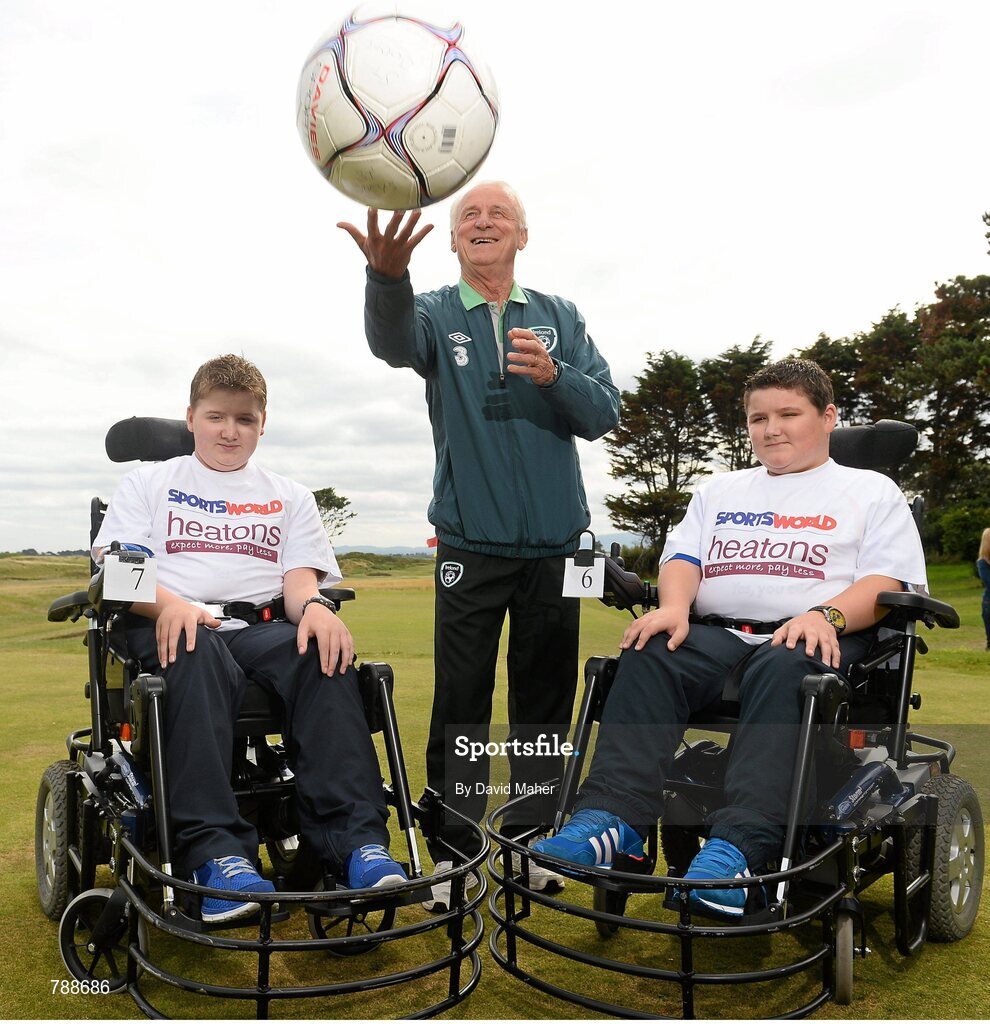 1 September 2013; Republic of Ireland manager Giovanni Trapattoni with brothers Thomas, left, and Sean Donogher, from Kinnity, Co. Offaly, in attendance at the Heatons / Sportsworld ‘Football in the Community’ partnership launch. Portmarnock Hotel and Golf Links, Portmarnock, Co. Dublin. Picture credit: David Maher / SPORTSFILE