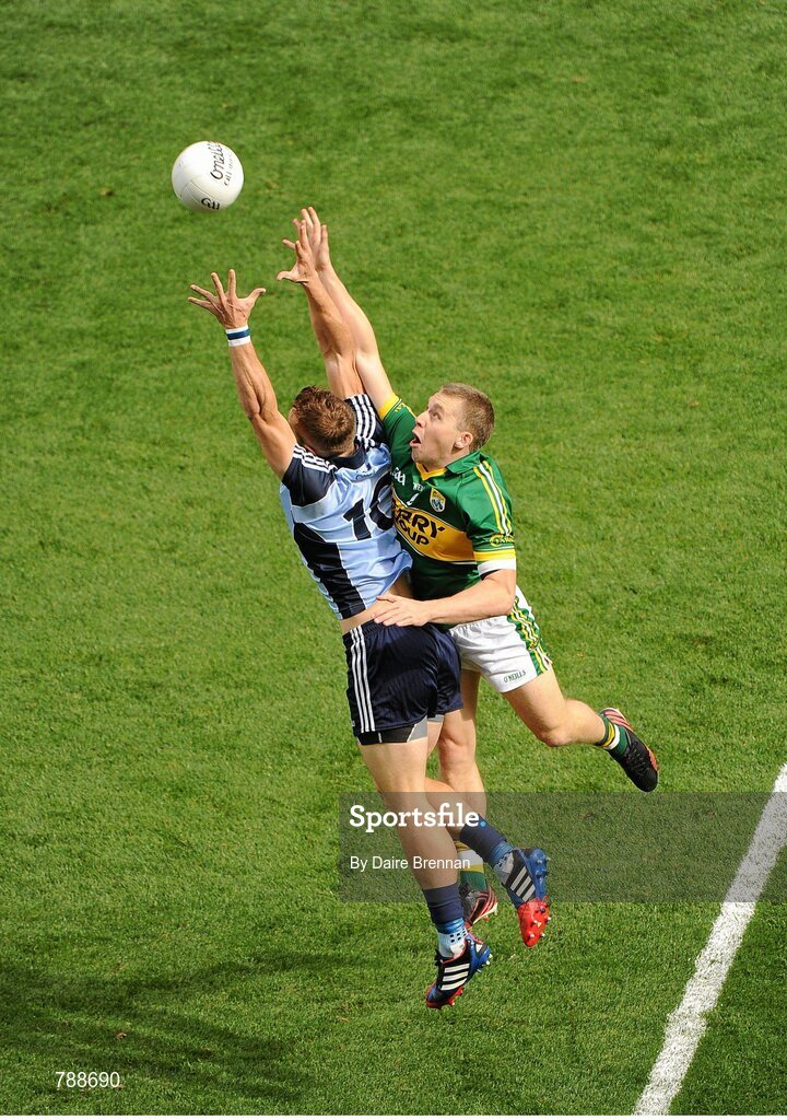 1 September 2013; Paul Flynn, Dublin, in action against Peter Crowley, Kerry. GAA Football All-Ireland Senior Championship, Semi-Final, Dublin v Kerry, Croke Park, Dublin. Picture credit: Dáire Brennan / SPORTSFILE