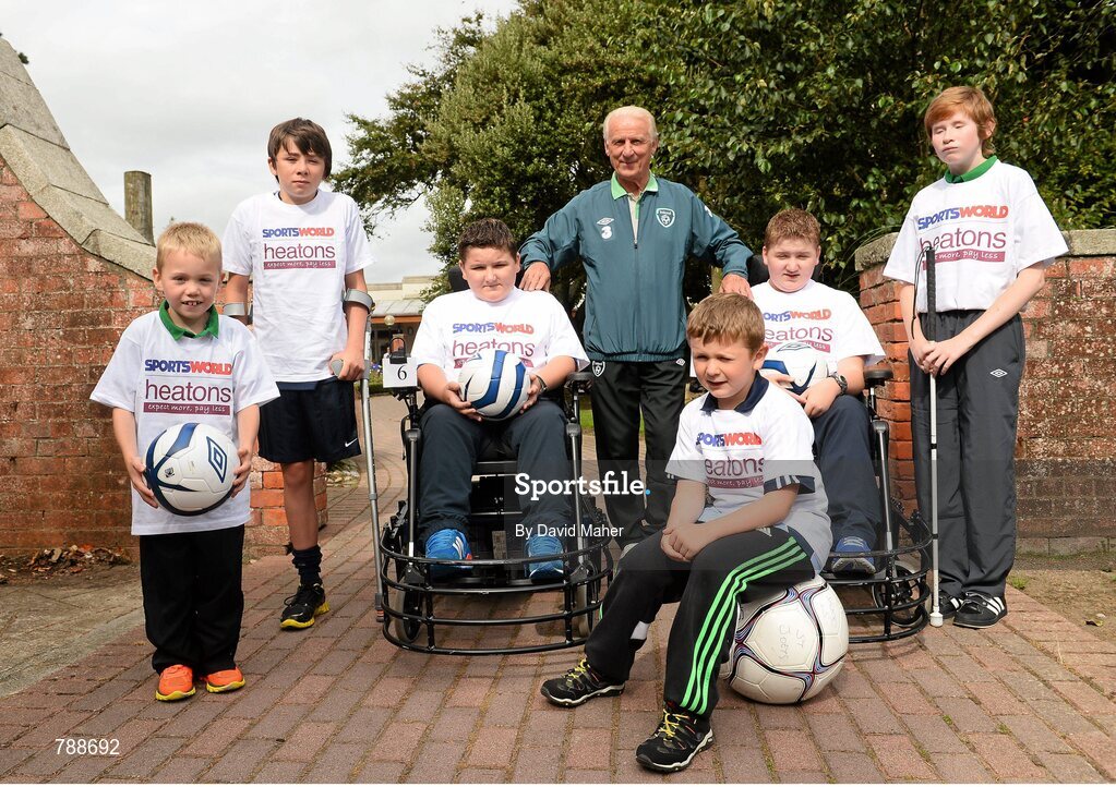1 September 2013; Republic of Ireland manager Giovanni Trapattoni with children, from left, James Cosserly, age 7, from Dublin, Neil Hoey, age 12, from Dublin, Sean Donogher, from Kinnity, Co. Offaly, Conor Roode, age 7, from Dublin, Thomas Donogher, from Kinnity, Co. Offaly, and Josh Kelly, age 11, from Dublin, in attendance at the Heatons / Sportsworld ‘Football in the Community’ partnership launch. Portmarnock Hotel and Golf Links, Portmarnock, Co. Dublin. Picture credit: David Maher / SPORTSFILE