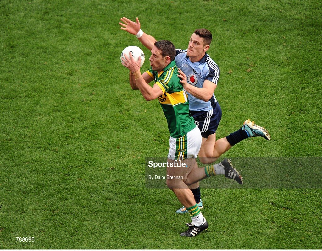 1 September 2013; Declan O'Sullivan, Kerry, in action against Diarmuid Connolly, Dublin. GAA Football All-Ireland Senior Championship, Semi-Final, Dublin v Kerry, Croke Park, Dublin. Picture credit: Dáire Brennan / SPORTSFILE