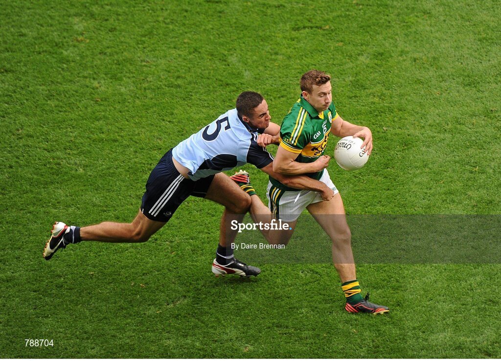 1 September 2013; James O'Donoghue, Kerry, in action against James McCarthy, Dublin. GAA Football All-Ireland Senior Championship, Semi-Final, Dublin v Kerry, Croke Park, Dublin. Picture credit: Dáire Brennan / SPORTSFILE