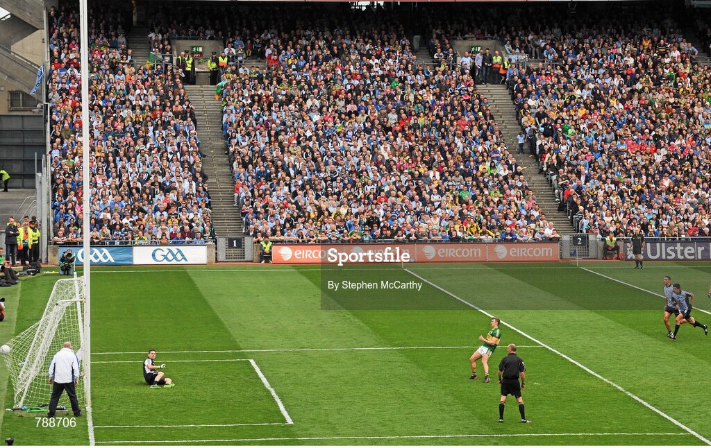1 September 2013; James O'Donoghue, Kerry, shoots to score his side's third goal, from a penalty, past Dublin goalkeeper Stephen Cluxton. GAA Football All-Ireland Senior Championship, Semi-Final, Dublin v Kerry, Croke Park, Dublin. Picture credit: Stephen McCarthy / SPORTSFILE