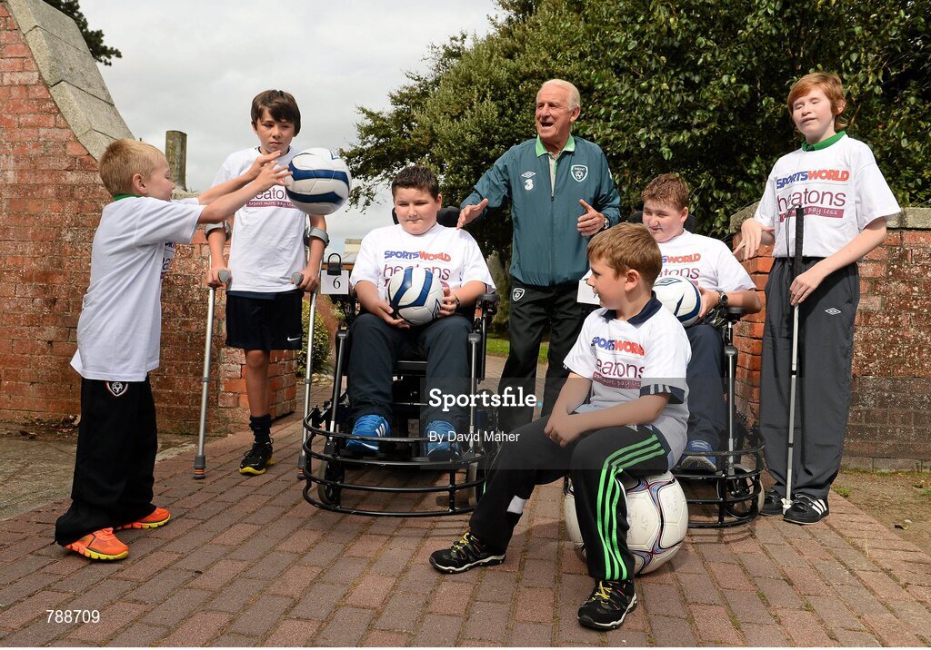 1 September 2013; Republic of Ireland manager Giovanni Trapattoni with children, from left, James Casserly, age 7, from Dublin, Neil Hoey, age 12, from Dublin, Sean Donogher, from Kinnity, Co. Offaly, Conor Roode, age 7, from Dublin, Thomas Donogher, from Kinnity, Co. Offaly, and Josh Kelly, age 11, from Dublin, in attendance at the Heatons / Sportsworld ‘Football in the Community’ partnership launch. Portmarnock Hotel and Golf Links, Portmarnock, Co. Dublin. Picture credit: David Maher / SPORTSFILE