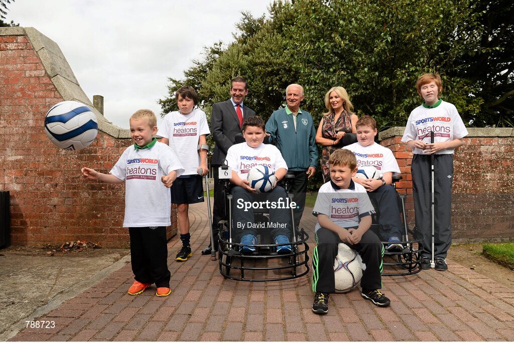1 September 2013; Republic of Ireland manager Giovanni Trapattoni with David Myers and Jackie Kelly, from Heatons / Sportsworld, with children, from left, James Cosserly, age 7, from Dublin, Neil Hoey, age 12, from Dublin, Sean Donogher, from Kinnity Co. Offaly, Conor Roode, age 7, from Dublin, Thomas Donogher, from Kinnity, Co. Offaly, and Josh Kelly, age 11, from Dublin, in attendance at the Heatons / Sportsworld ‘Football in the Community’ partnership launch. Portmarnock Hotel and Golf Links, Portmarnock, Co. Dublin. Picture credit: David Maher / SPORTSFILE
