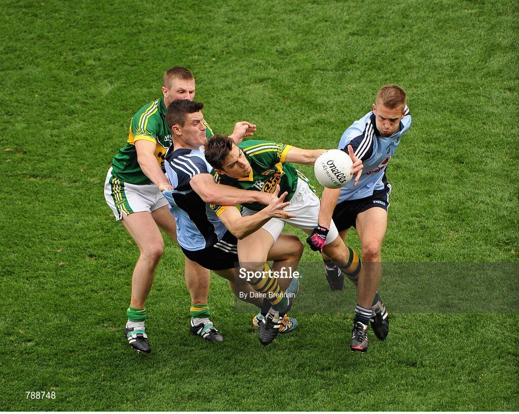 1 September 2013; David Moran, right, and Tomás î SŽ, Kerry, in action against Diarmuid Connolly, left, and John Cooper, Dublin. GAA Football All-Ireland Senior Championship, Semi-Final, Dublin v Kerry, Croke Park, Dublin. Picture credit: Dáire Brennan / SPORTSFILE