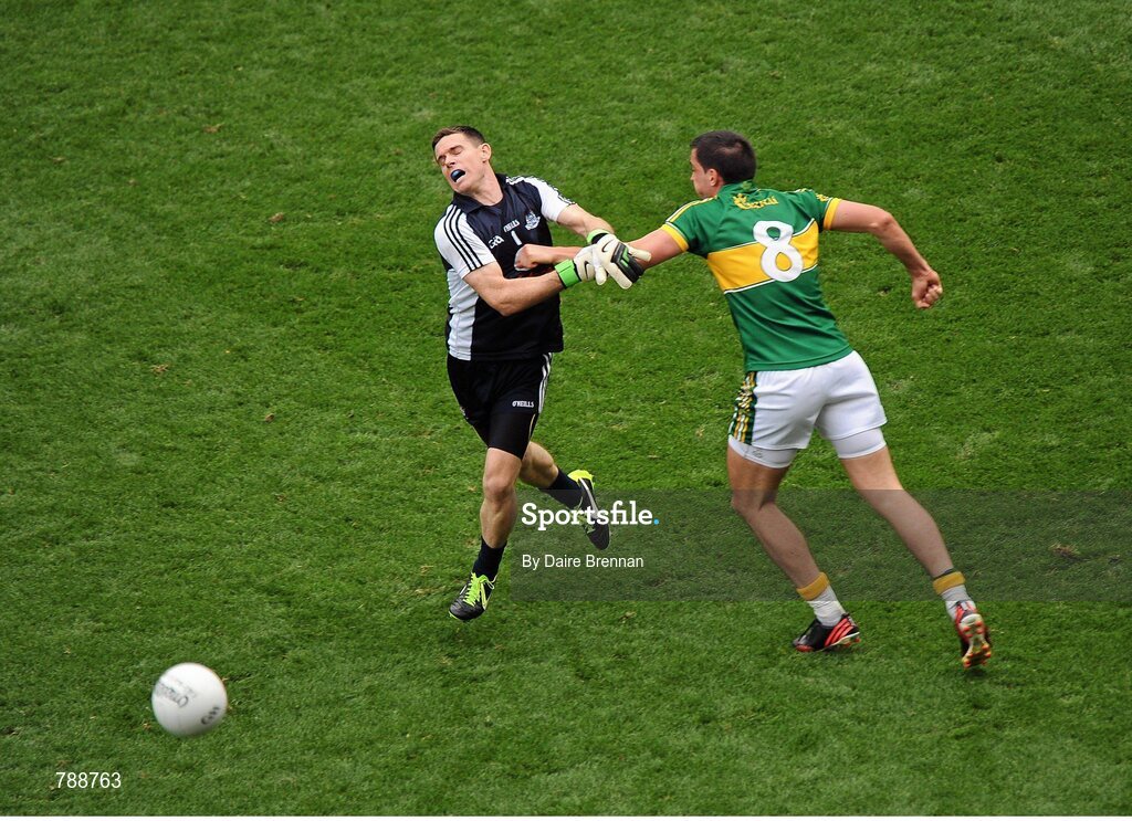 1 September 2013; Stephen Cluxton, Dublin, in action against Anthony Maher, Kerry. GAA Football All-Ireland Senior Championship, Semi-Final, Dublin v Kerry, Croke Park, Dublin. Picture credit: Dáire Brennan / SPORTSFILE