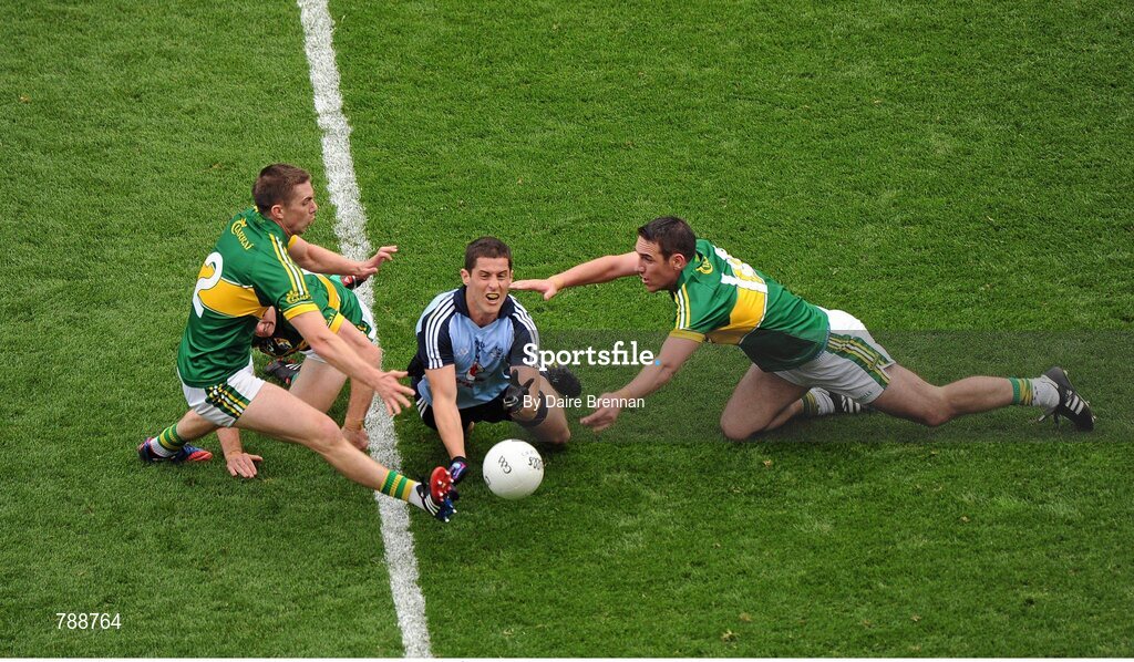1 September 2013; Rory O'Carroll, Dublin, in action against Kerry players, left to right, Marc î SŽ, Donnchadh Walsh and Declan O'Sullivan. GAA Football All-Ireland Senior Championship, Semi-Final, Dublin v Kerry, Croke Park, Dublin. Picture credit: Dáire Brennan / SPORTSFILE