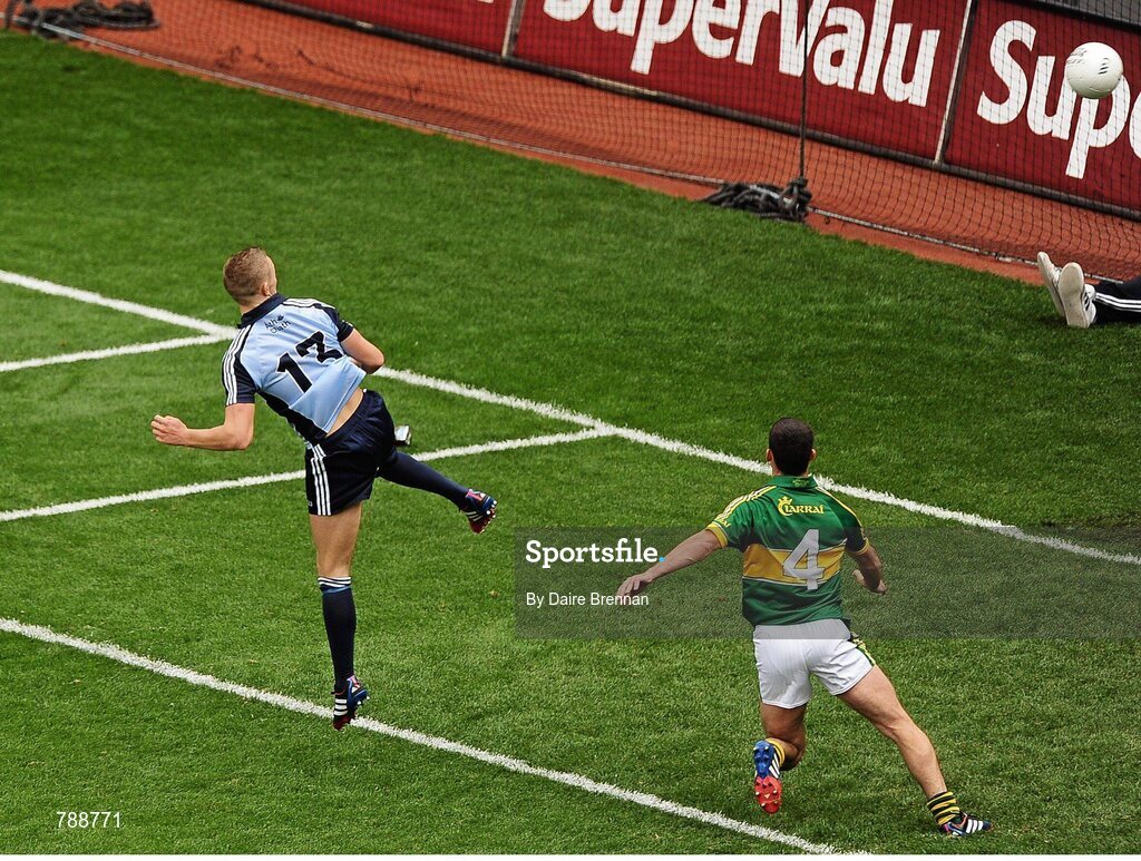 1 September 2013; Paul Mannion, Dublin, scores his side's first goal. GAA Football All-Ireland Senior Championship, Semi-Final, Dublin v Kerry, Croke Park, Dublin. Picture credit: Dáire Brennan / SPORTSFILE