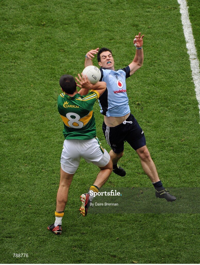 1 September 2013; Michael Darragh MacAuley, Dublin, in action against Anthony Maher, Kerry. GAA Football All-Ireland Senior Championship, Semi-Final, Dublin v Kerry, Croke Park, Dublin. Picture credit: Dáire Brennan / SPORTSFILE