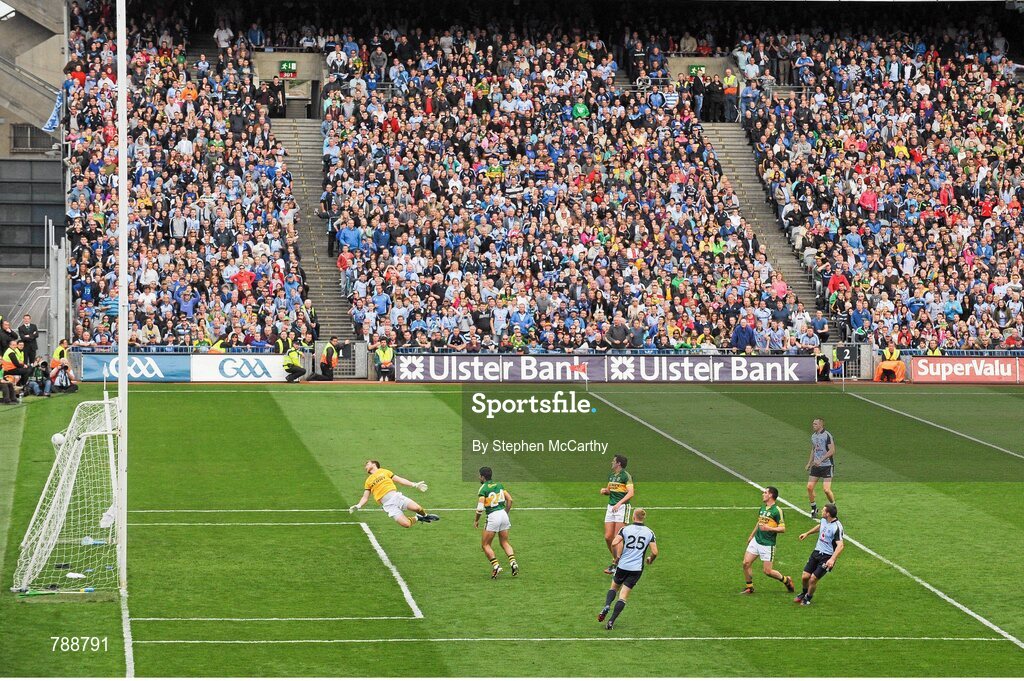 1 September 2013; Dublin's Kevin McManamon, right, watches his shot hit the back of the net for his side's second goal past Kerry goalkeeper Brendan Kealy during the GAA Football All-Ireland Senior Championship, Semi-Final match between Dublin and Kerry at Croke Park in Dublin. Photo by Stephen McCarthy/Sportsfile